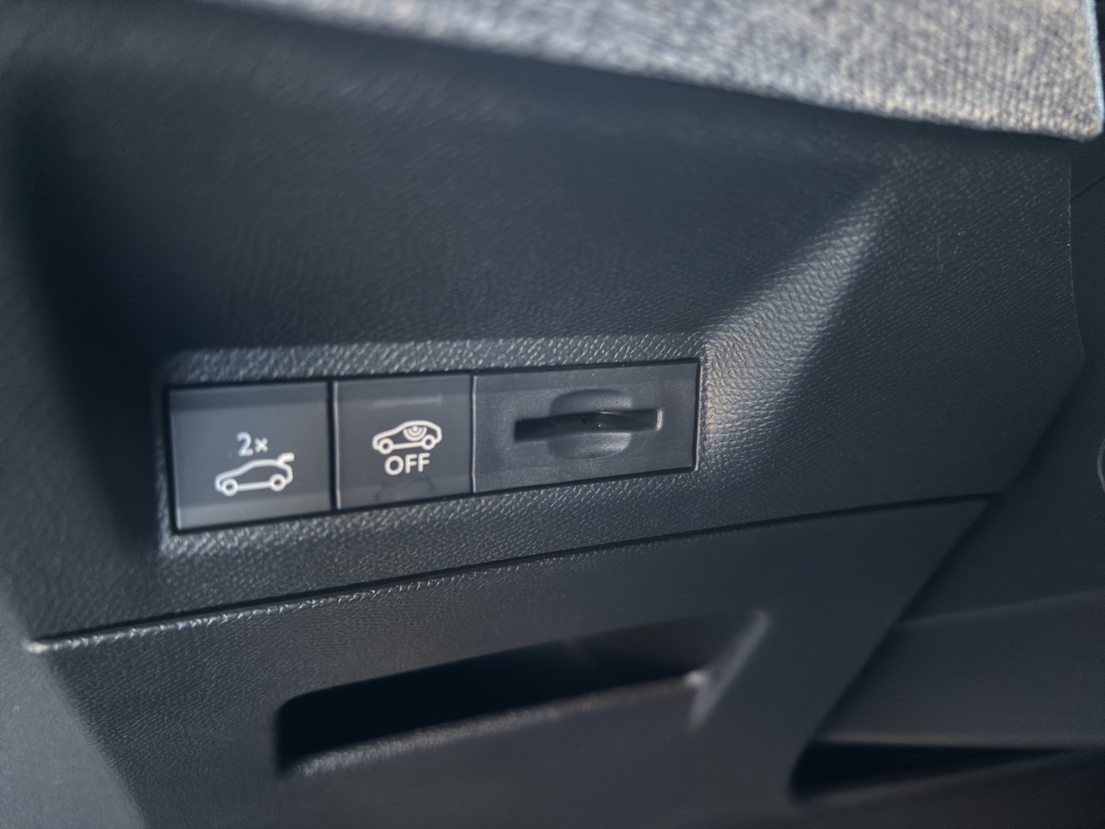 PEUGEOT 3008 GT Exclusive Hybrid 145-image-20
