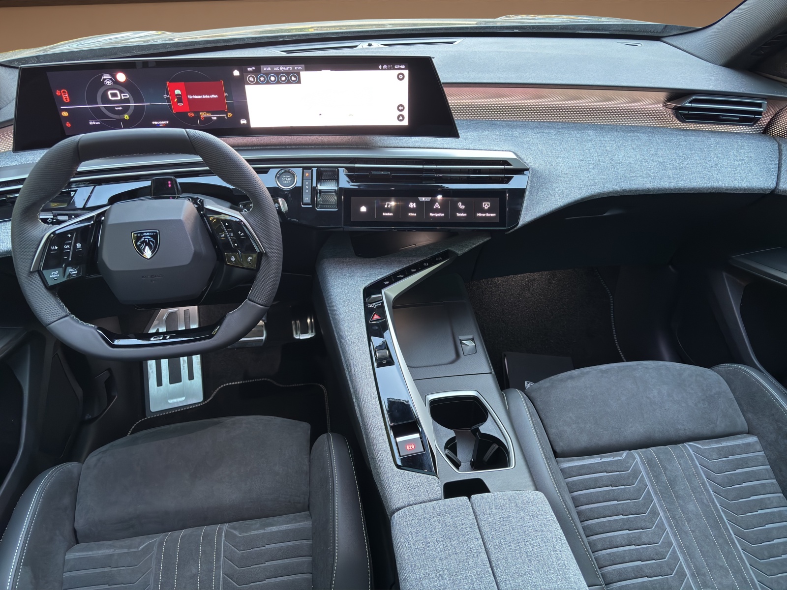 PEUGEOT 3008 GT Exclusive Hybrid 145-image-8