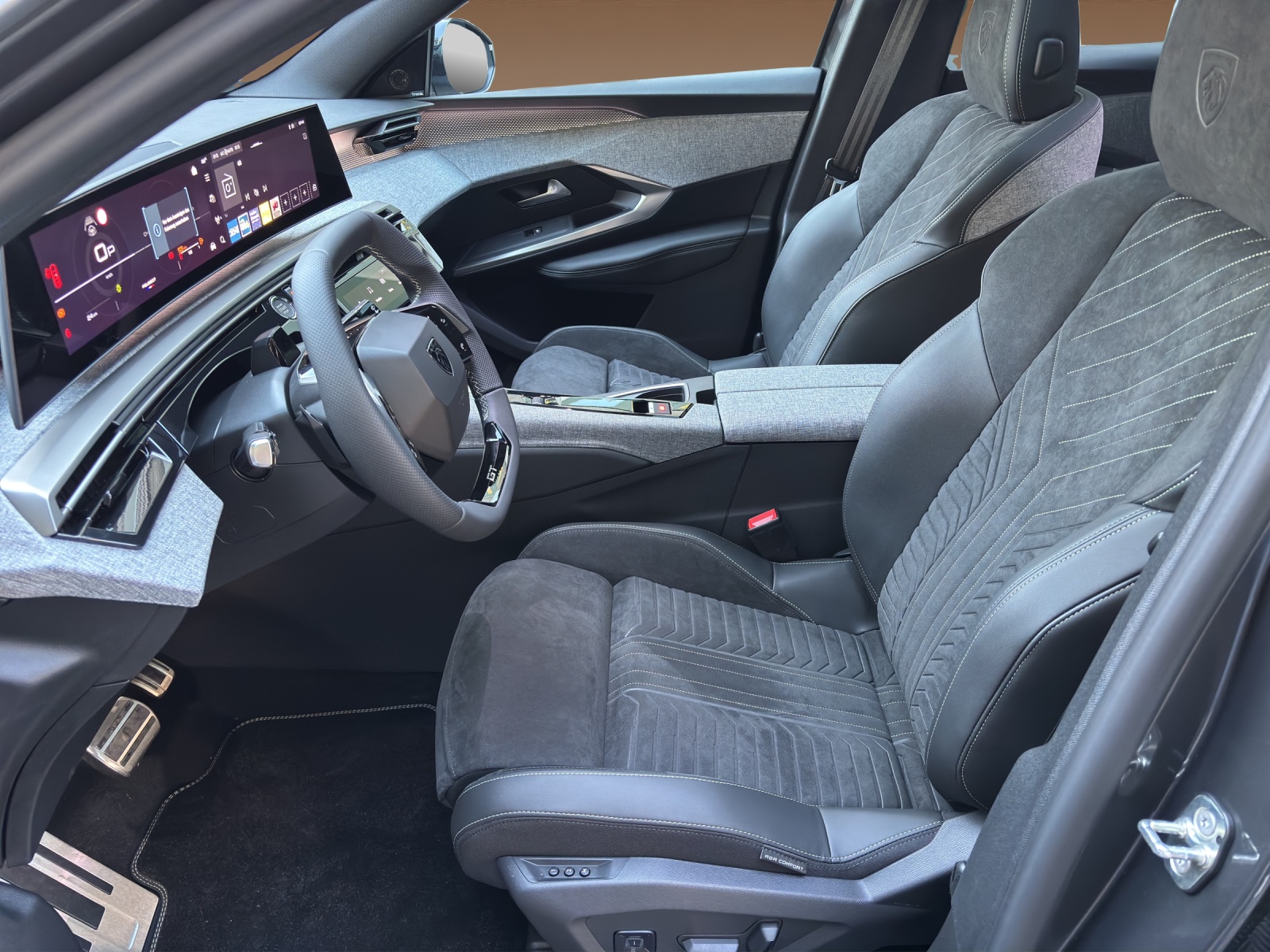 PEUGEOT 3008 GT Exclusive Hybrid 145-image-9