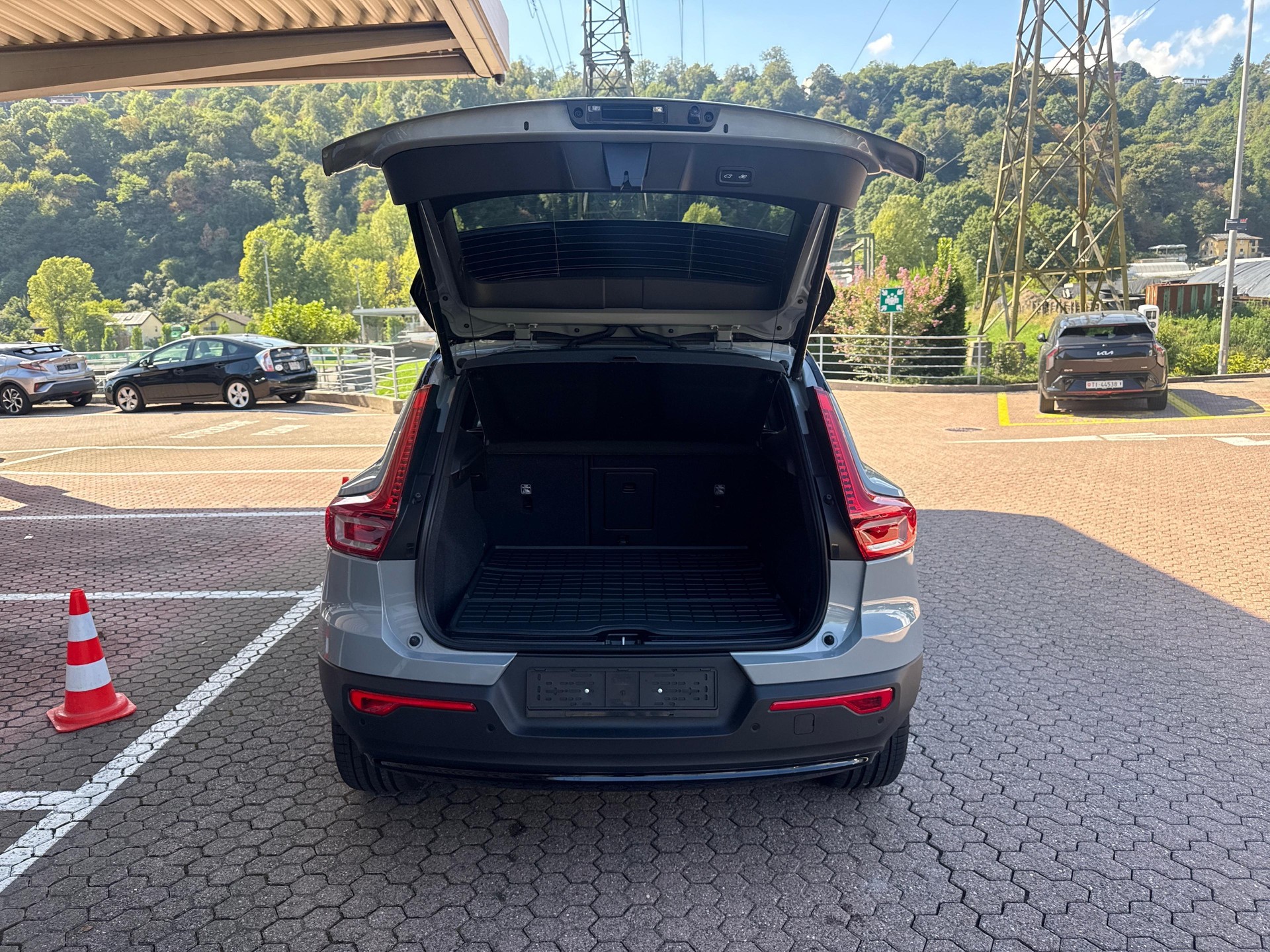 VOLVO EX40 Twin Black Edition AWD-image-11