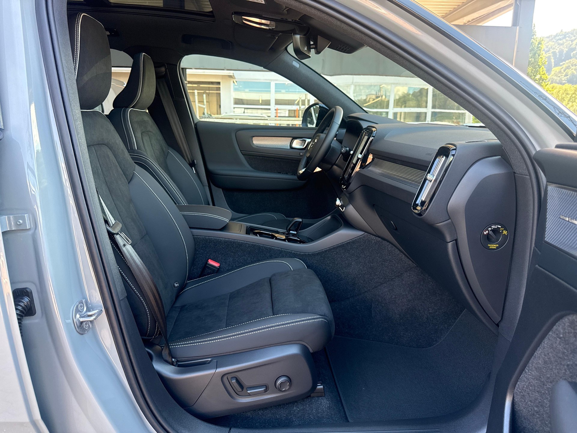VOLVO EX40 Twin Black Edition AWD-image-9