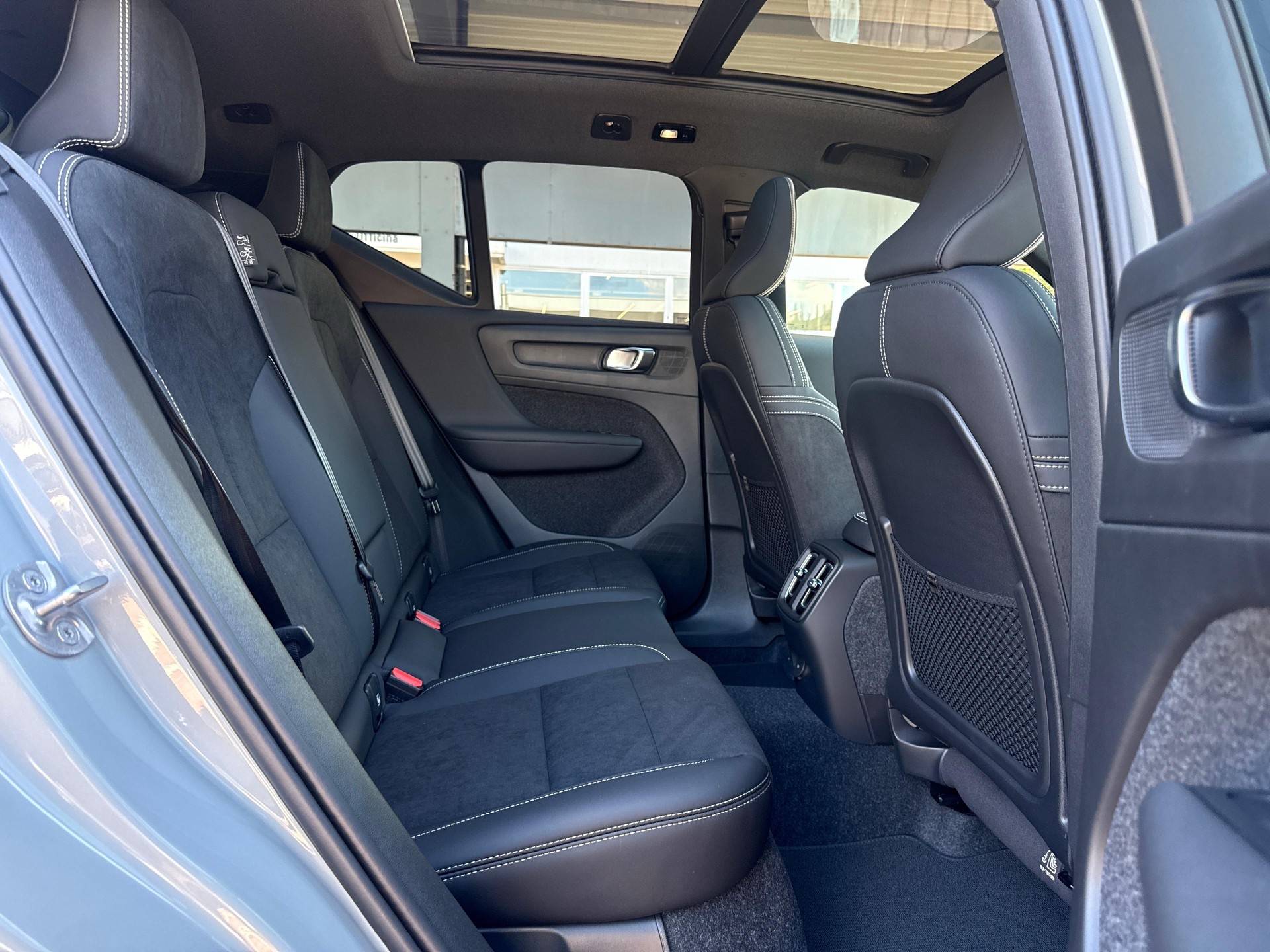 VOLVO EX40 Twin Black Edition AWD-image-10