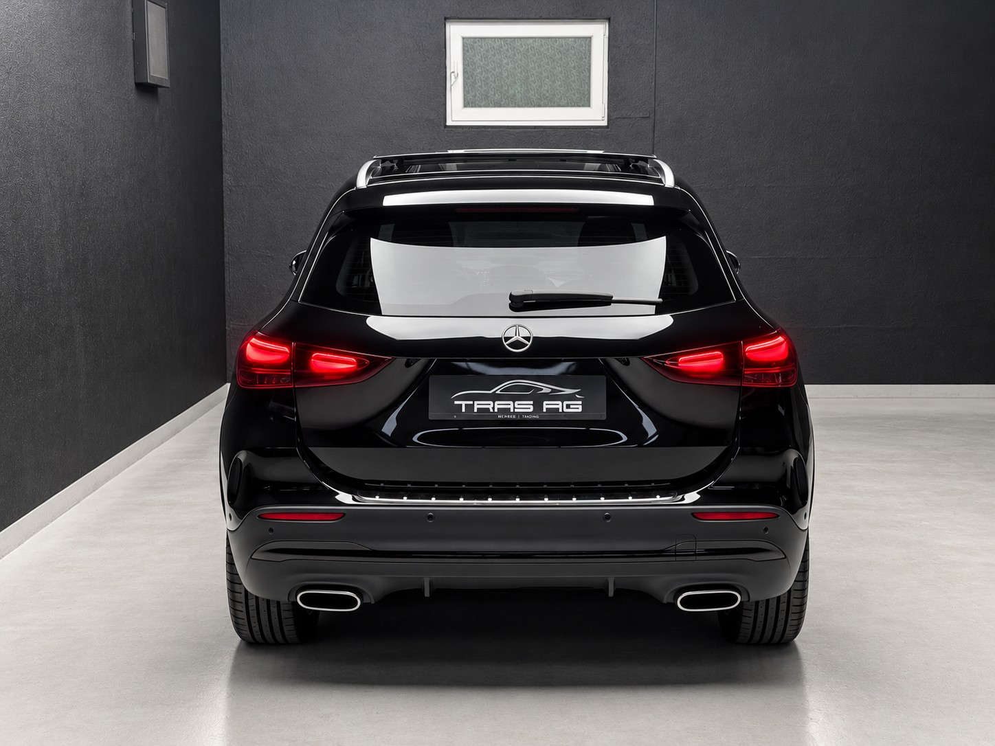 MERCEDES-BENZ GLA 250 4Matic 8G-DCT Swiss Star • AMG Line Premium Plus • Panorama • Burmester-image-4