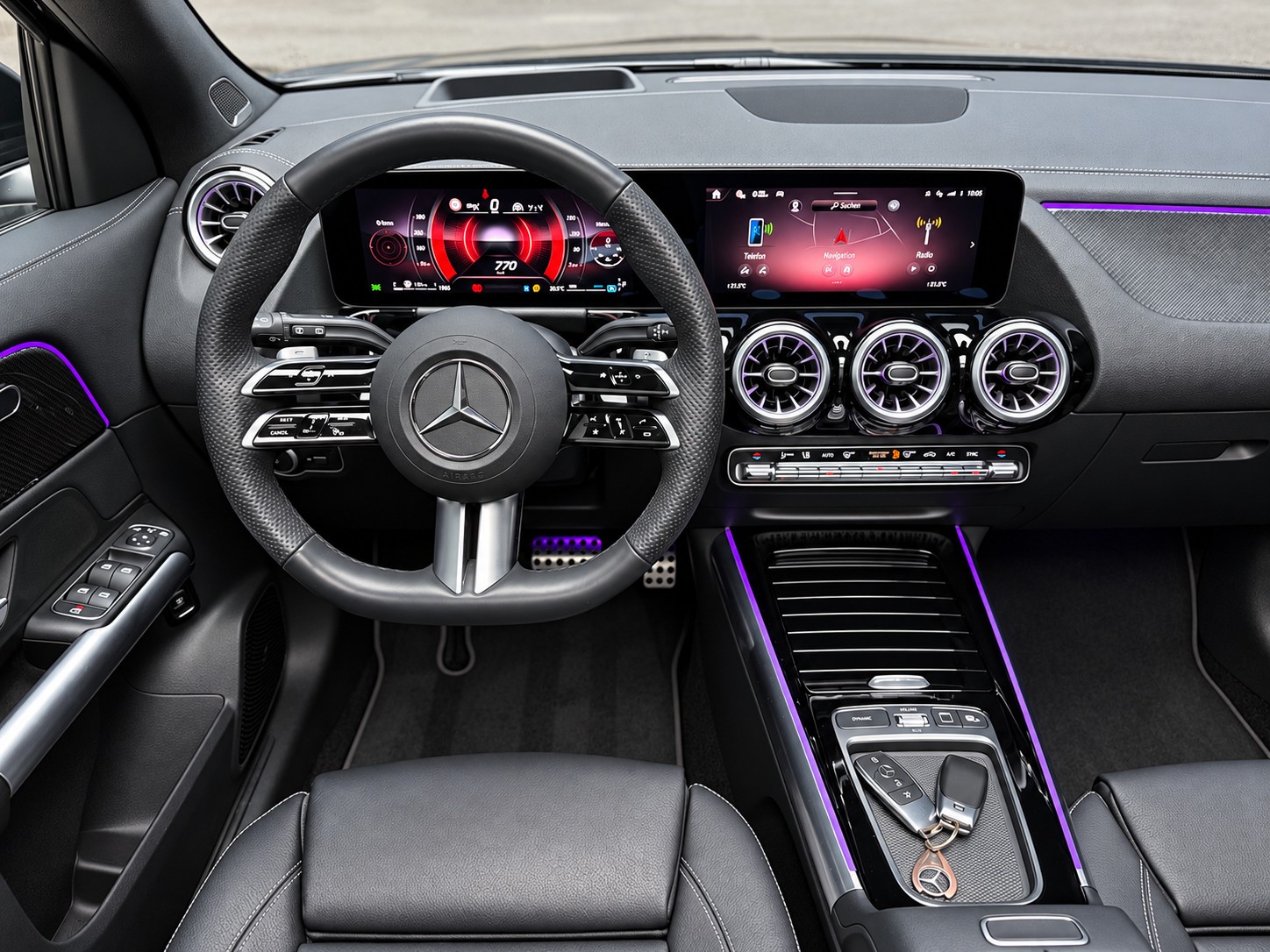 MERCEDES-BENZ GLA 250 4Matic 8G-DCT Swiss Star • AMG Line Premium Plus • Panorama • Burmester-image-12