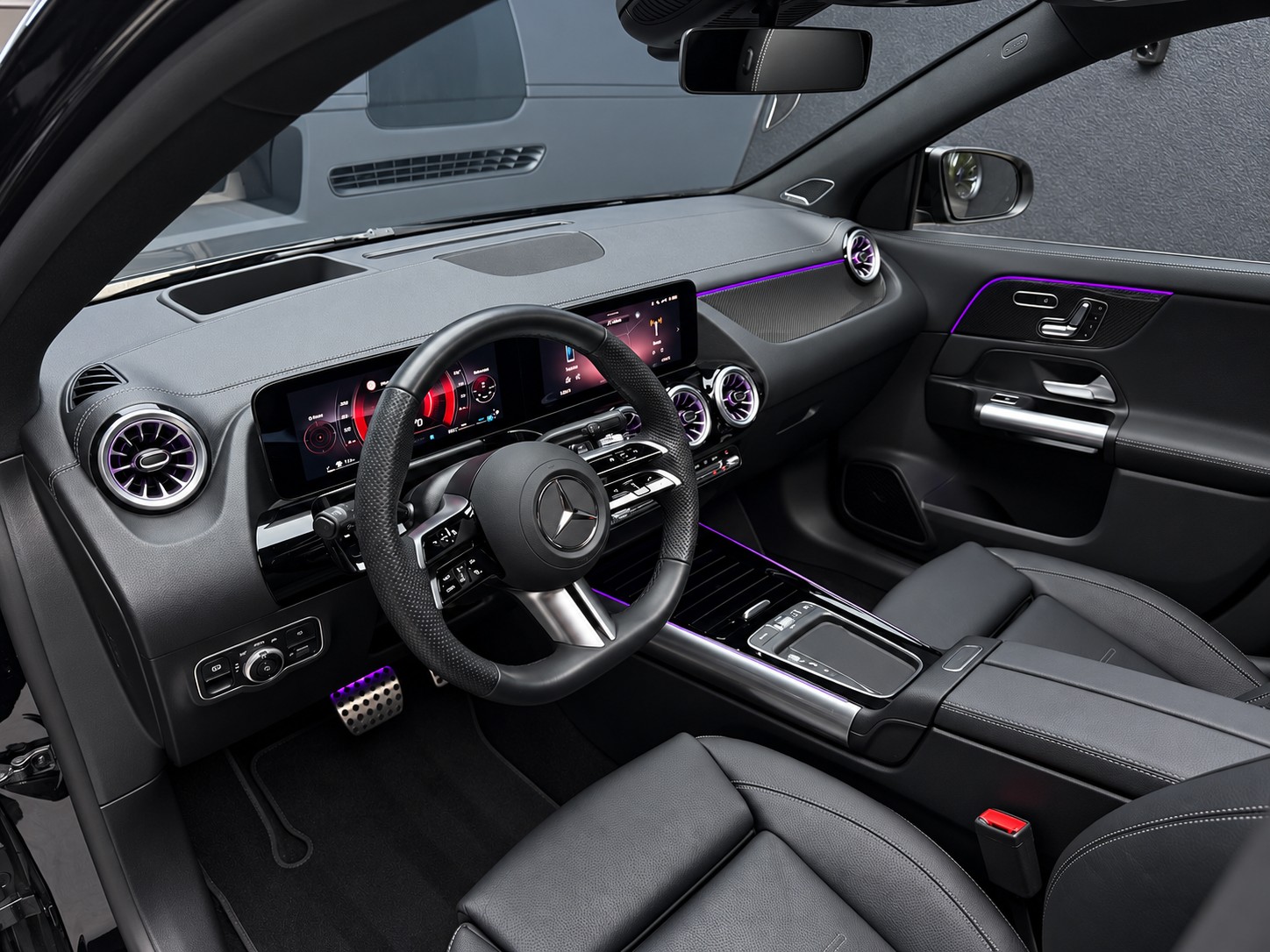MERCEDES-BENZ GLA 250 4Matic 8G-DCT Swiss Star • AMG Line Premium Plus • Panorama • Burmester-image-6