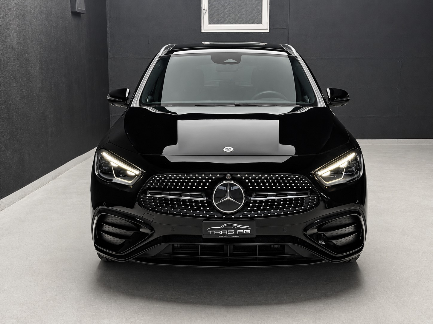 MERCEDES-BENZ GLA 250 4Matic 8G-DCT Swiss Star • AMG Line Premium Plus • Panorama • Burmester-image-1