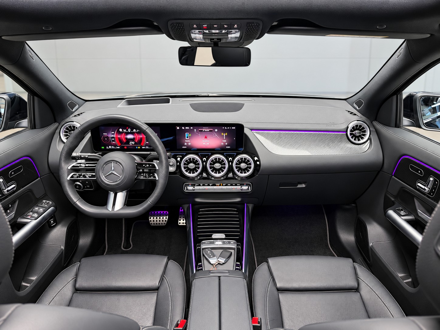 MERCEDES-BENZ GLA 250 4Matic 8G-DCT Swiss Star • AMG Line Premium Plus • Panorama • Burmester-image-7
