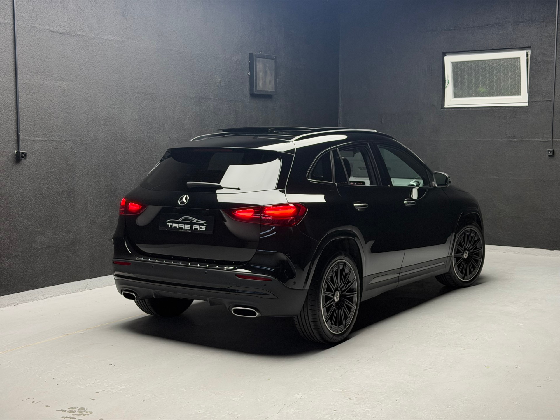 MERCEDES-BENZ GLA 250 4Matic 8G-DCT Swiss Star-image-2