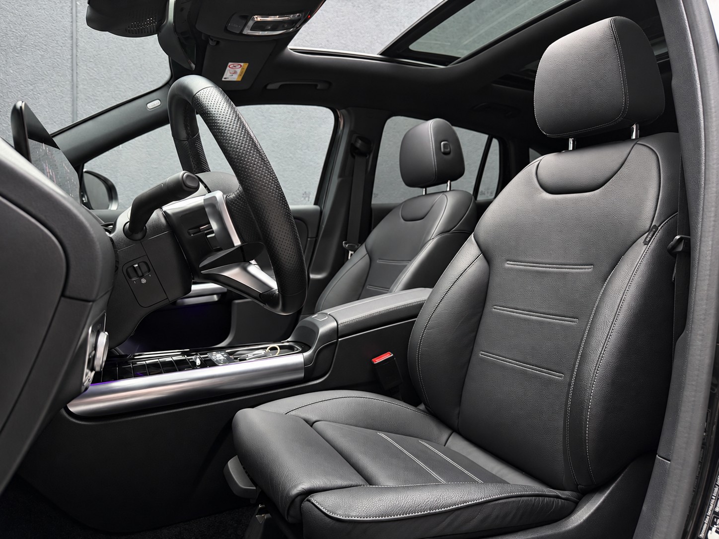 MERCEDES-BENZ GLA 250 4Matic 8G-DCT Swiss Star • AMG Line Premium Plus • Panorama • Burmester-image-8