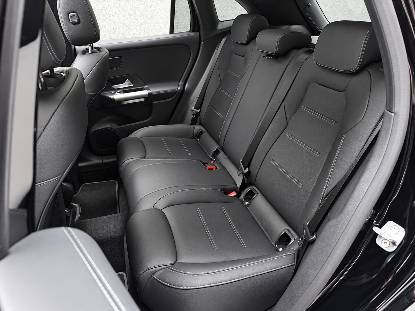 MERCEDES-BENZ GLA 250 4Matic 8G-DCT Swiss Star • AMG Line Premium Plus • Panorama • Burmester-image-9