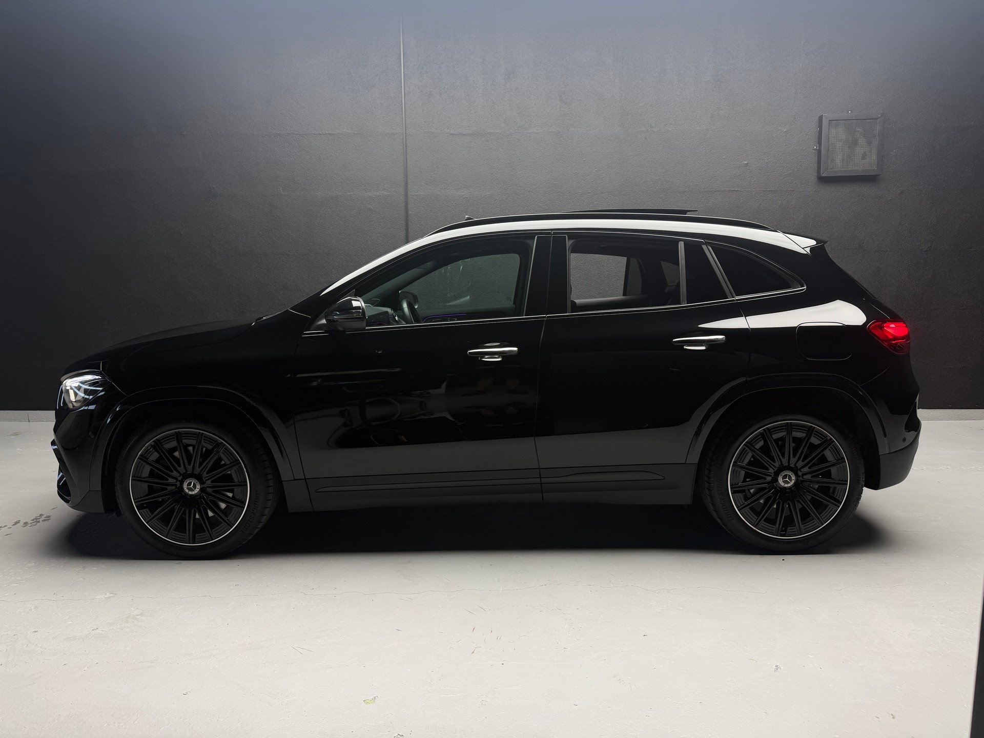MERCEDES-BENZ GLA 250 4Matic 8G-DCT Swiss Star-image-4