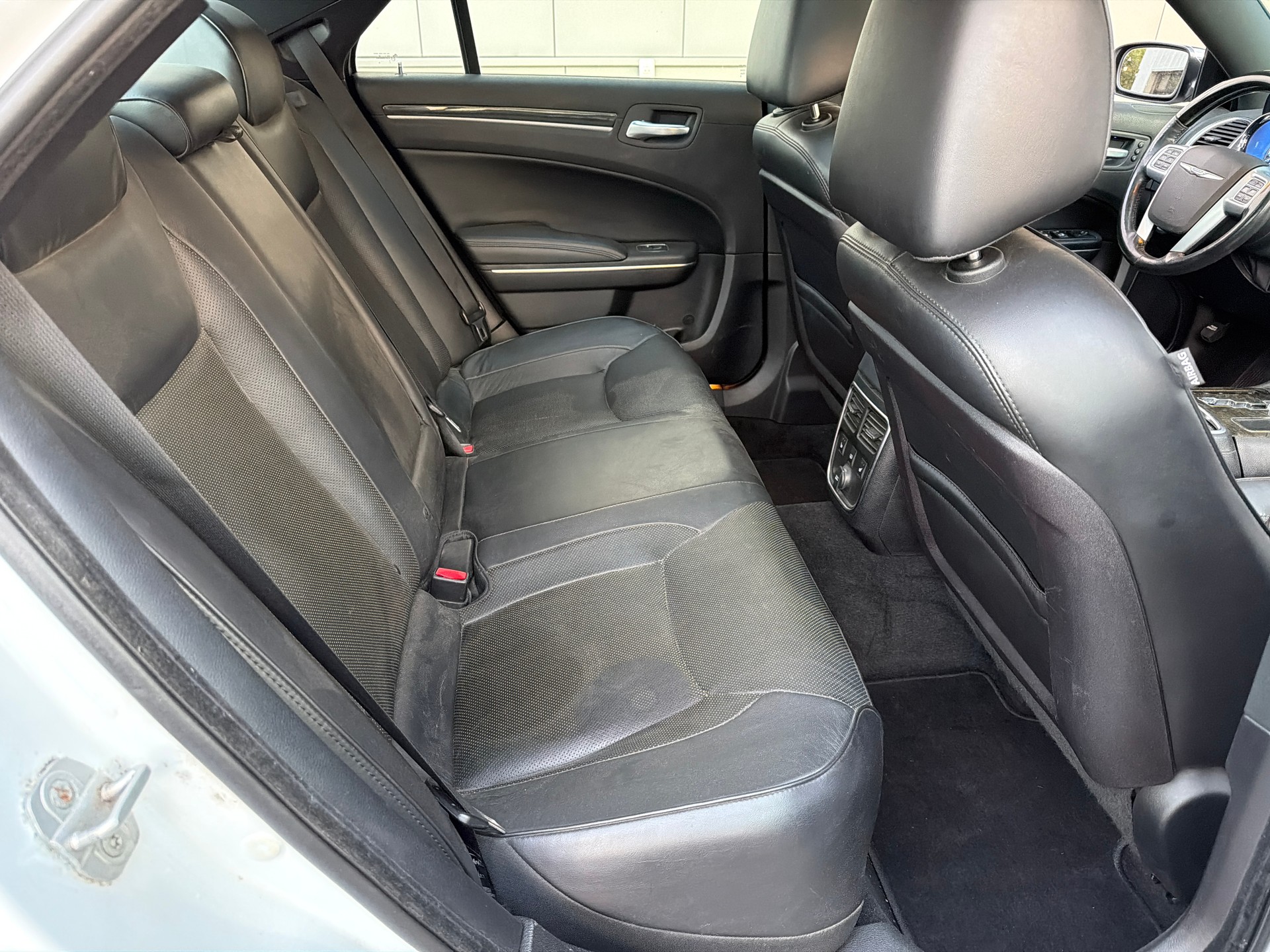CHRYSLER 300C 5.7 HEMI V8 Signature Series-image-9