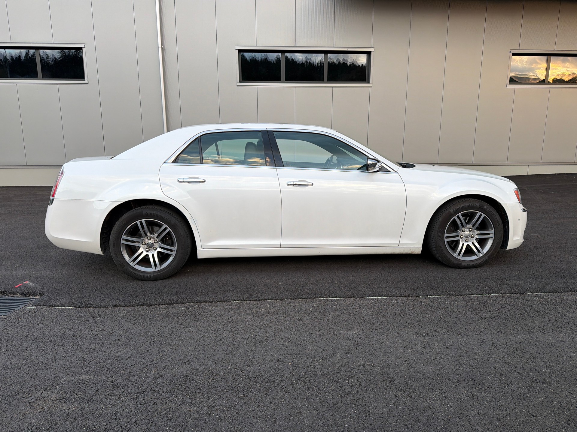 CHRYSLER 300C 5.7 HEMI V8 Signature Series-image-5