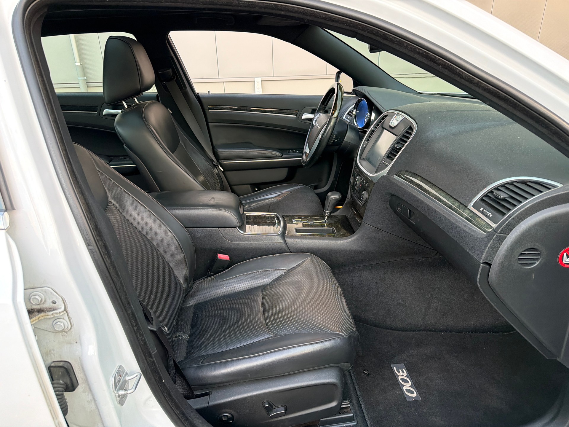 CHRYSLER 300C 5.7 HEMI V8 Signature Series-image-8