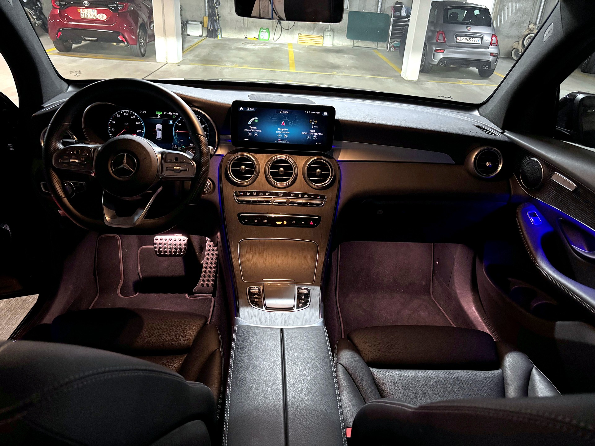 MERCEDES-BENZ GLC 300 e AMG Line 4m-image-3