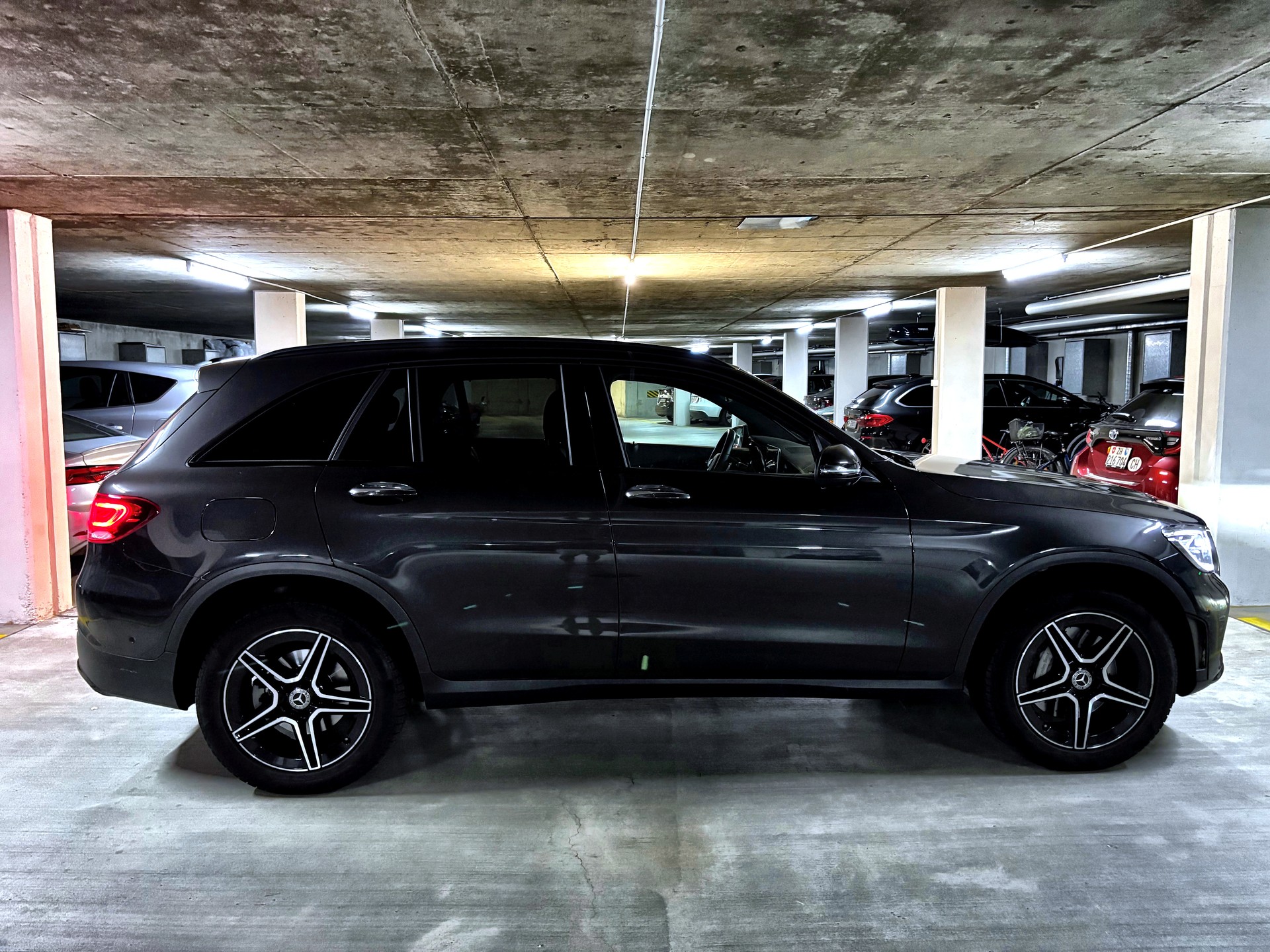 MERCEDES-BENZ GLC 300 e AMG Line 4m-image-8