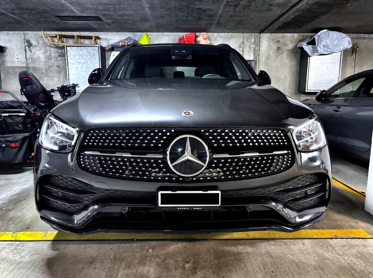 MERCEDES-BENZ GLC 300 e AMG Line 4m-image-1
