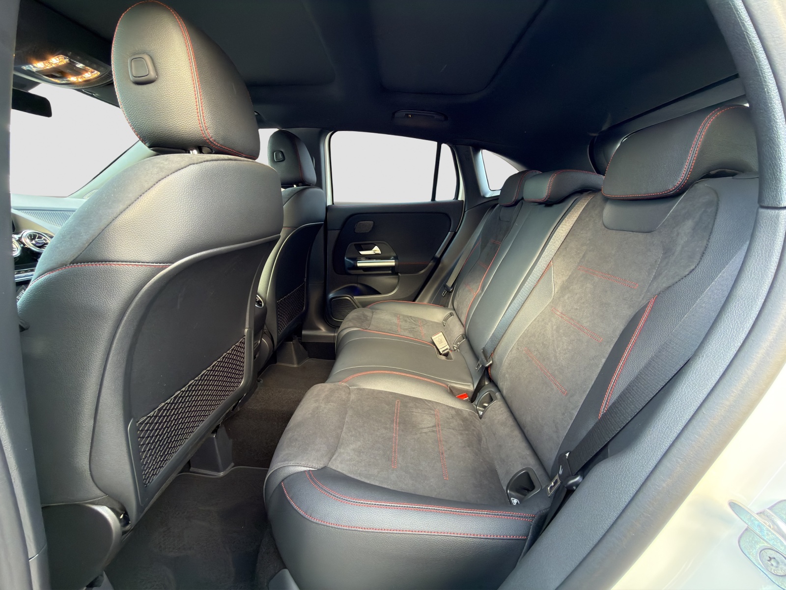MERCEDES-BENZ GLA 250 4Matic 8G-DCT Swiss Star - AMG Line Premium Plus - AHK - Head-up - Panoramadach-image-11