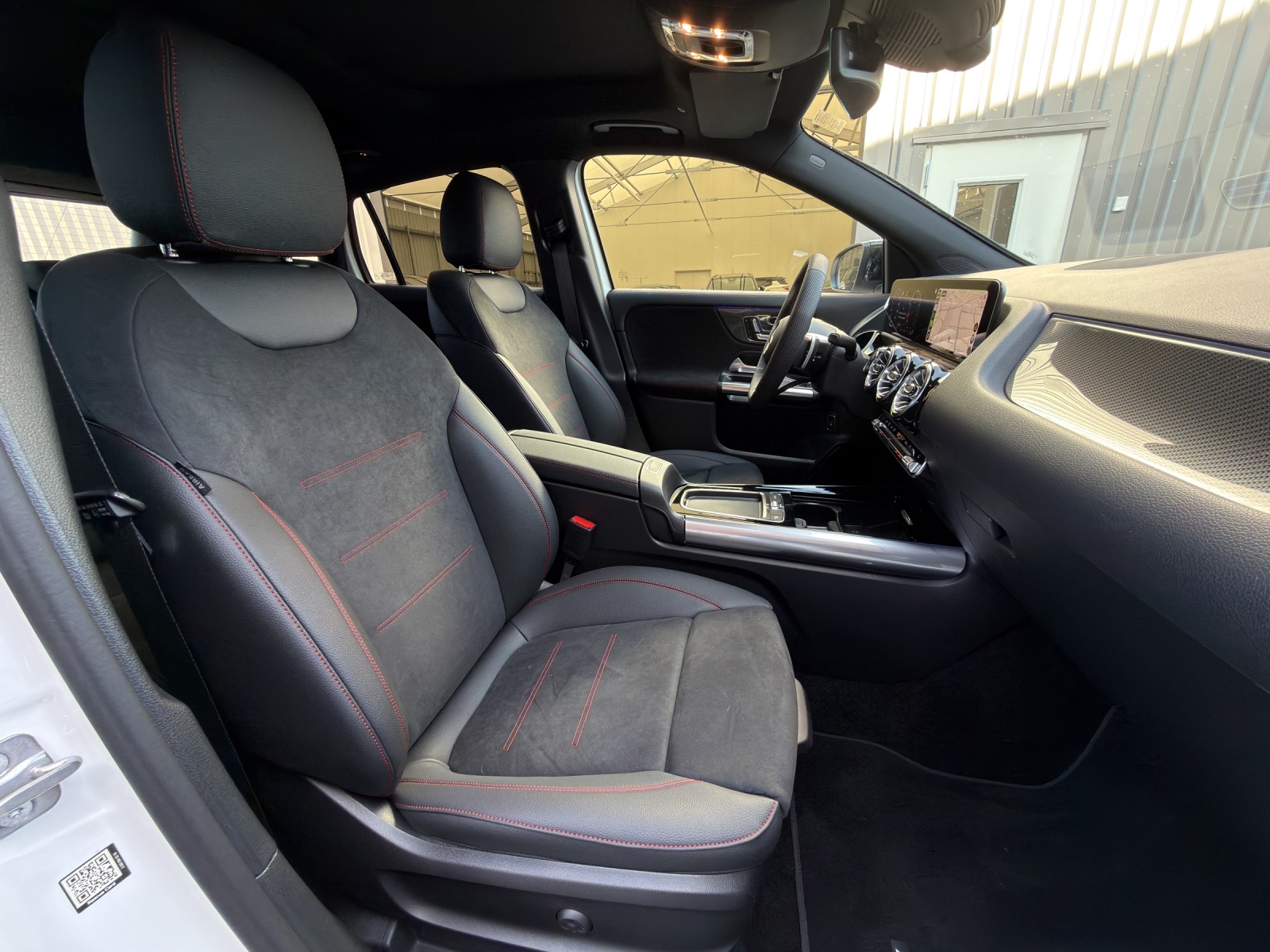 MERCEDES-BENZ GLA 250 4Matic 8G-DCT Swiss Star - AMG Line Premium Plus - AHK - Head-up - Panoramadach-image-12