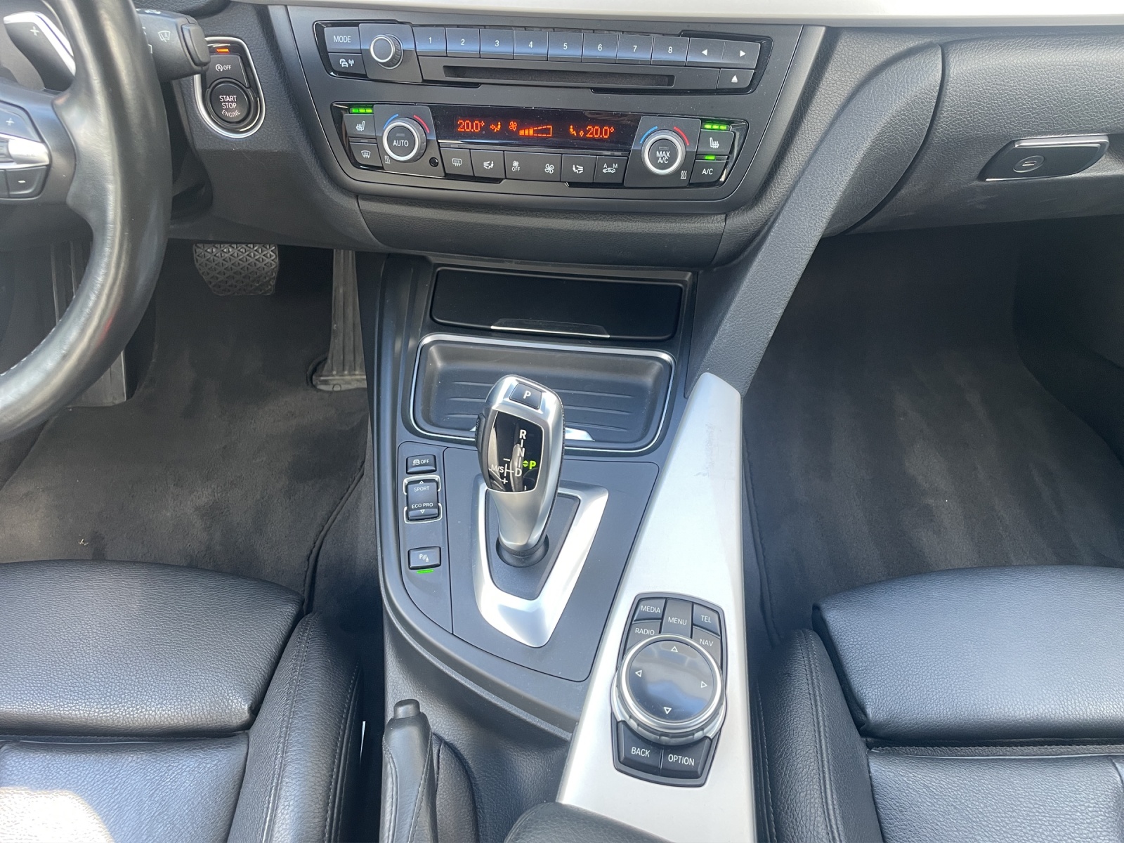 BMW 320d xDrive Touring Sport Line Steptronic | Adaptives M Fahrwerk | Sitzheizung | Xenon | DAB+-image-16