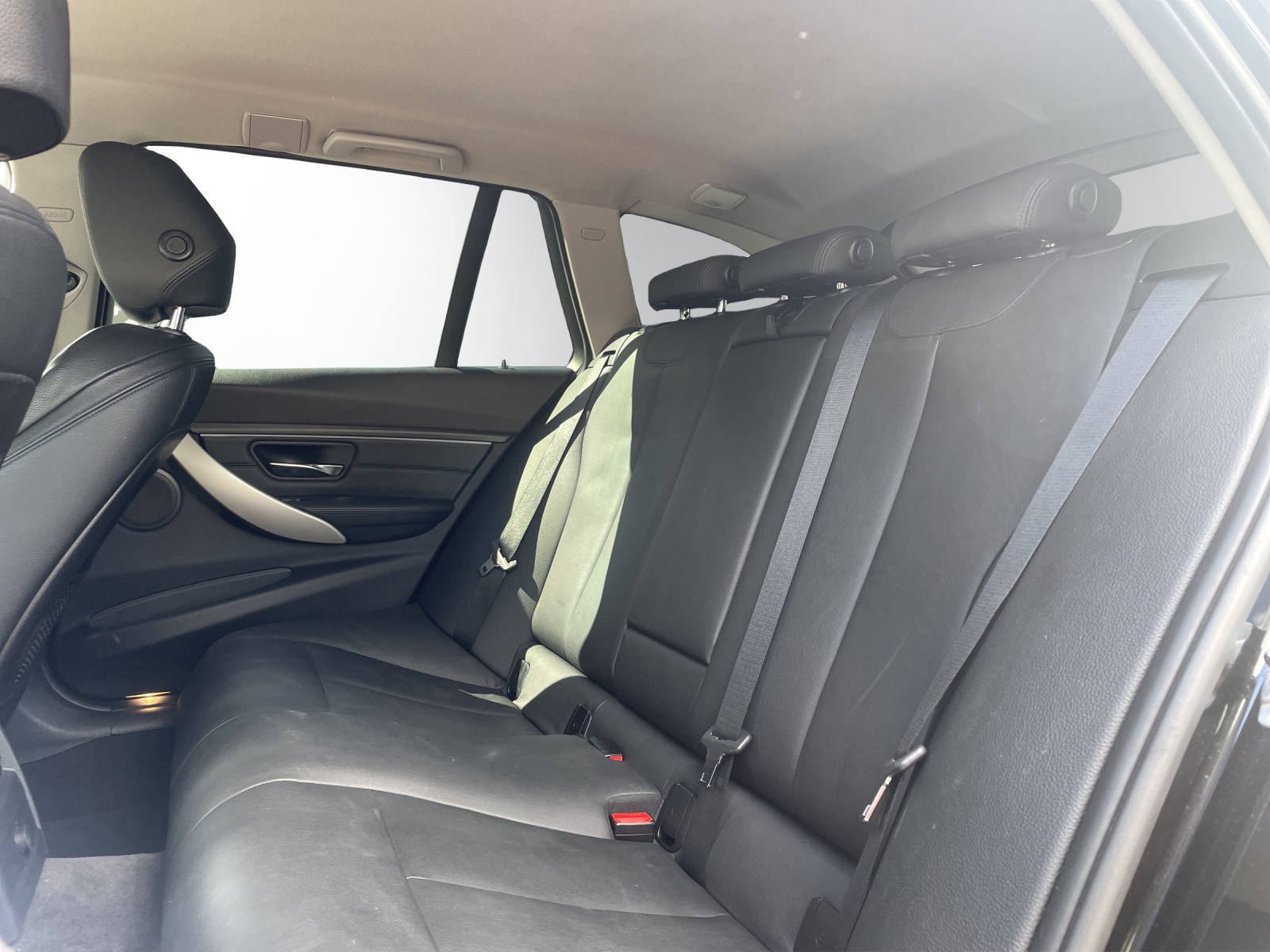 BMW 320d xDrive Touring Sport Line Steptronic | Adaptives M Fahrwerk | Sitzheizung | Xenon | DAB+-image-12