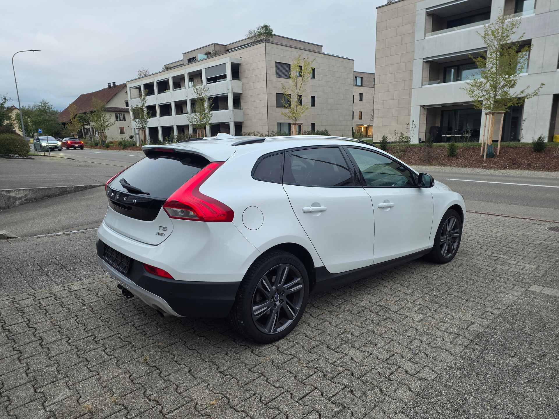 VOLVO V40 Cross Country T5 AWD Summum Geartronic-image-2