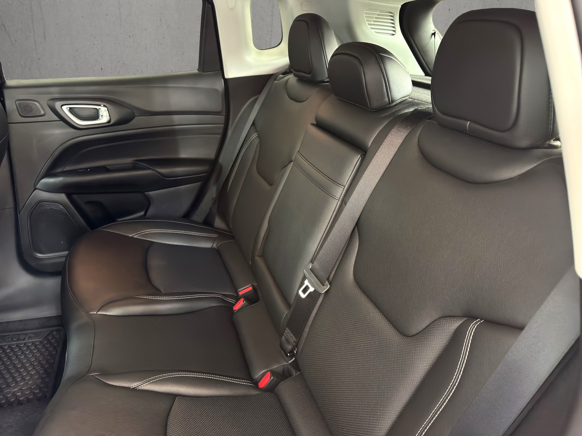 JEEP Compass 4x2 1.5 T MHEV Limited S "AHK-Leder-360°-Alpine Audio-19"Alu"-image-10