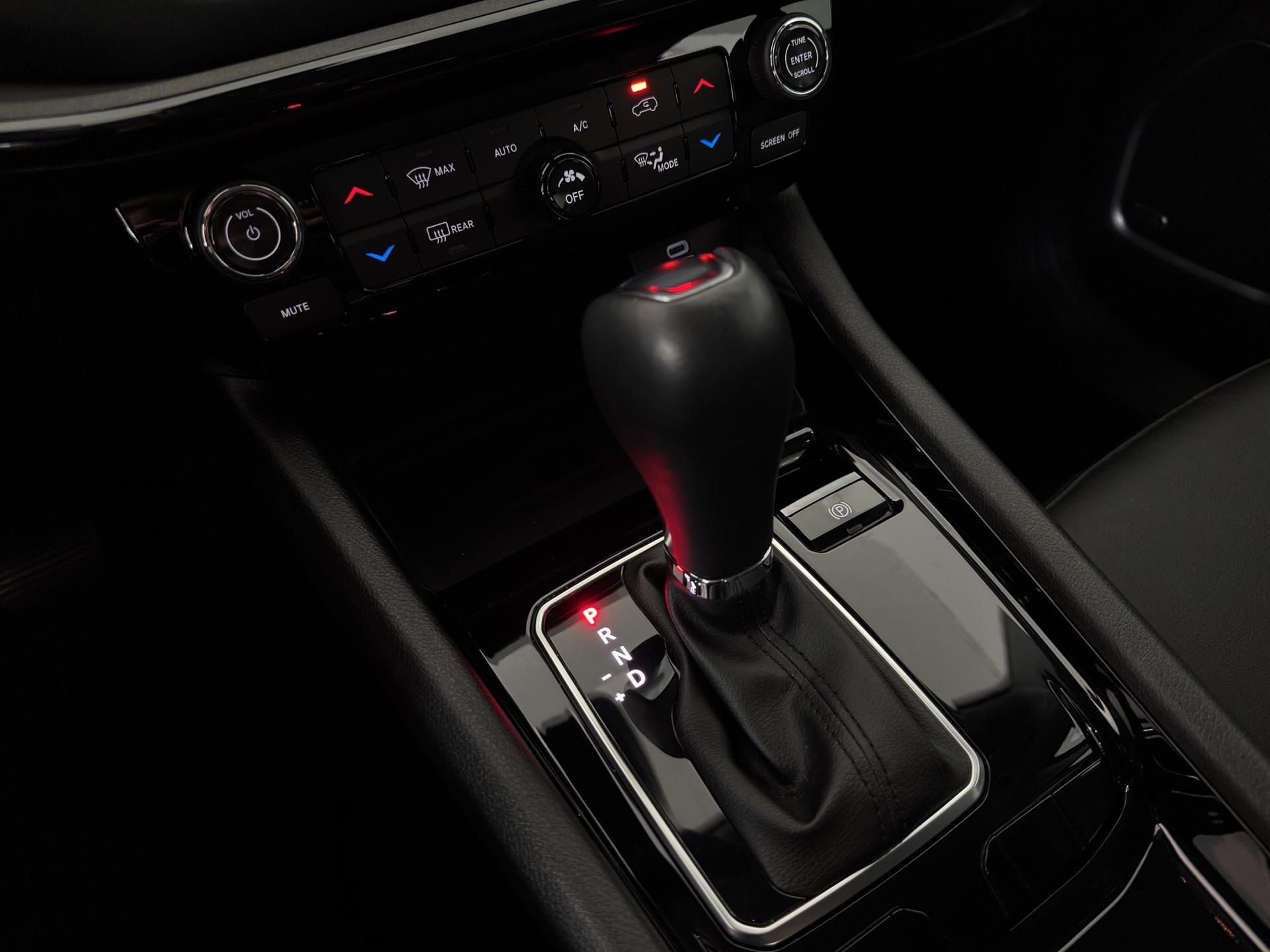 JEEP Compass 4x2 1.5 T MHEV Limited S "AHK-Leder-360°-Alpine Audio-19"Alu"-image-15