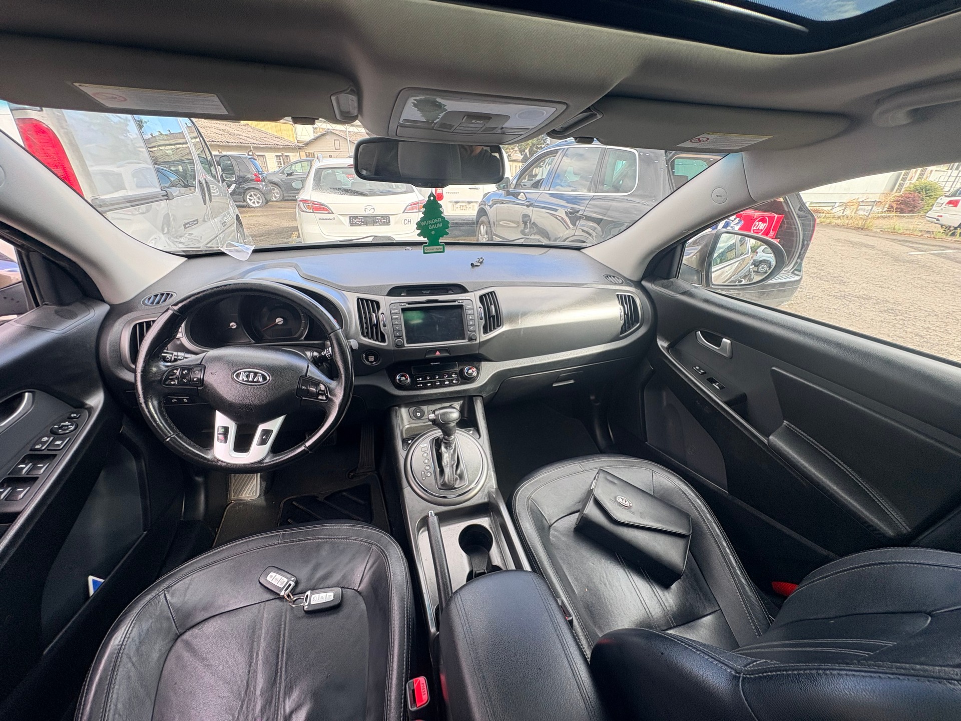 KIA Sportage 2.0 Style 4WD Automatic-image-9