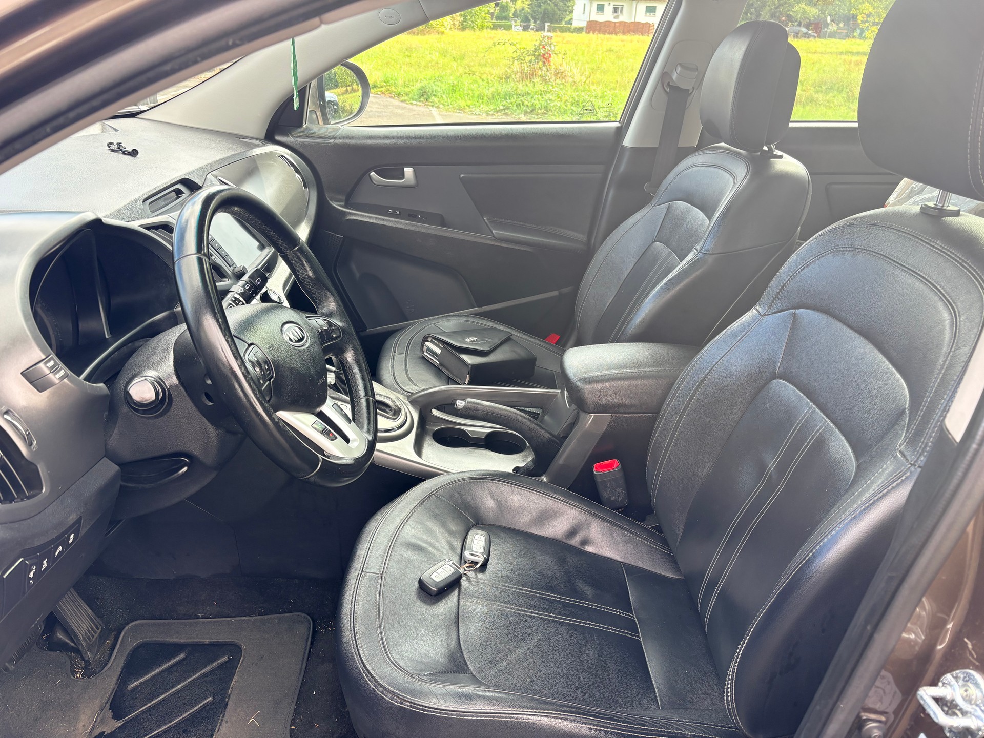 KIA Sportage 2.0 Style 4WD Automatic-image-8