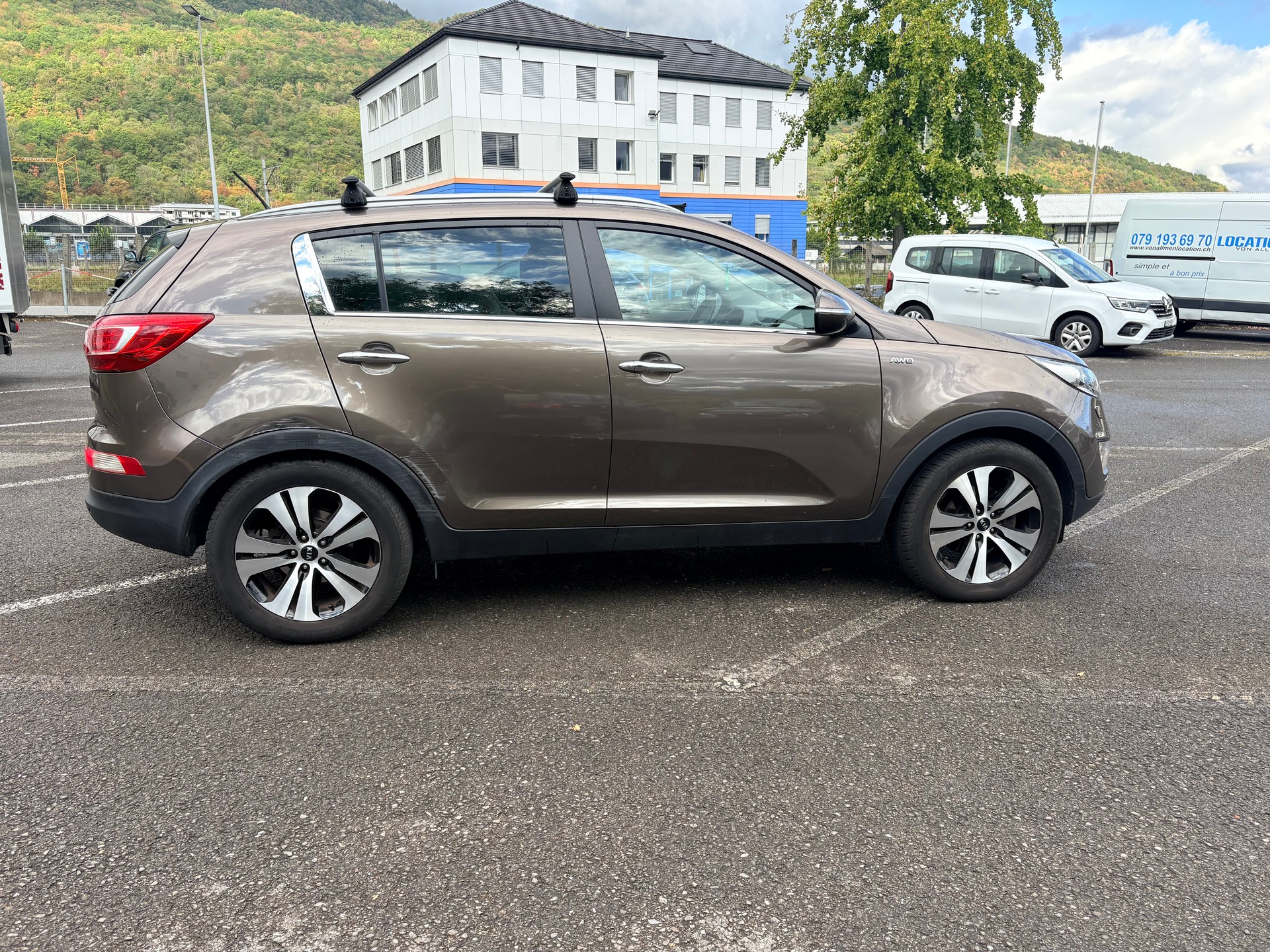 KIA Sportage 2.0 Style 4WD Automatic-image-5