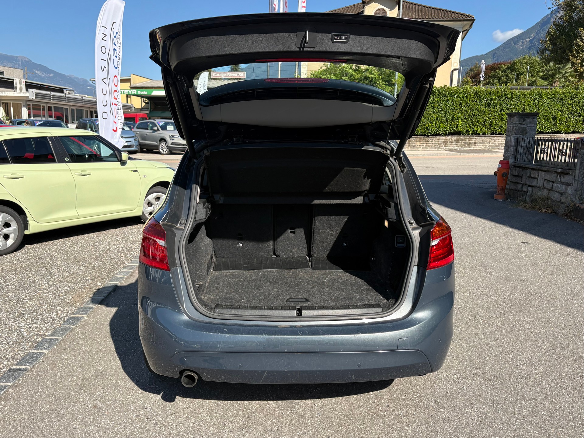 BMW 218i Active Tourer-image-14