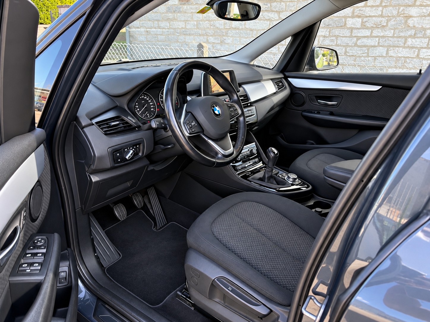 BMW 218i Active Tourer-image-8