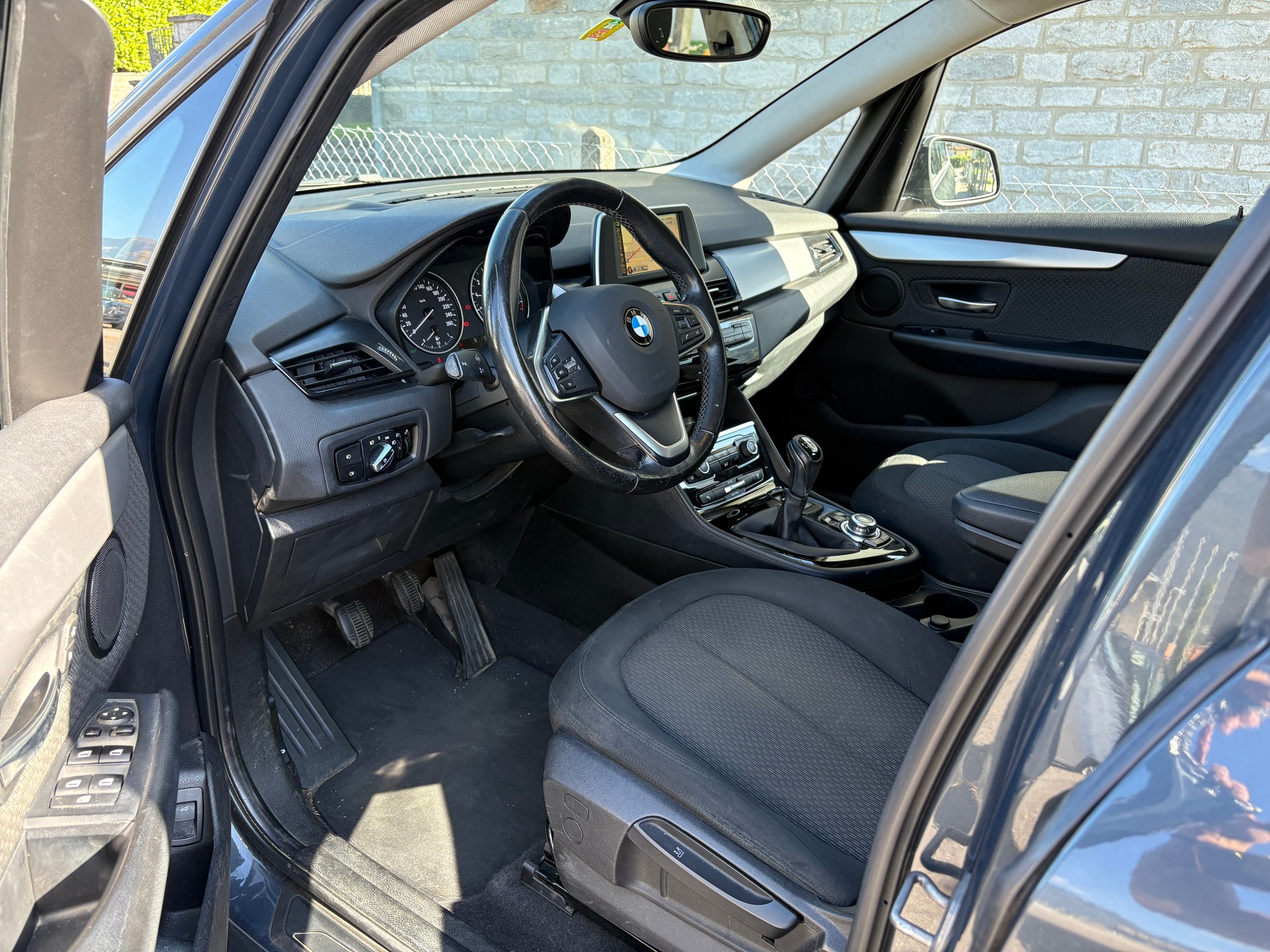 BMW 218i Active Tourer-image-6