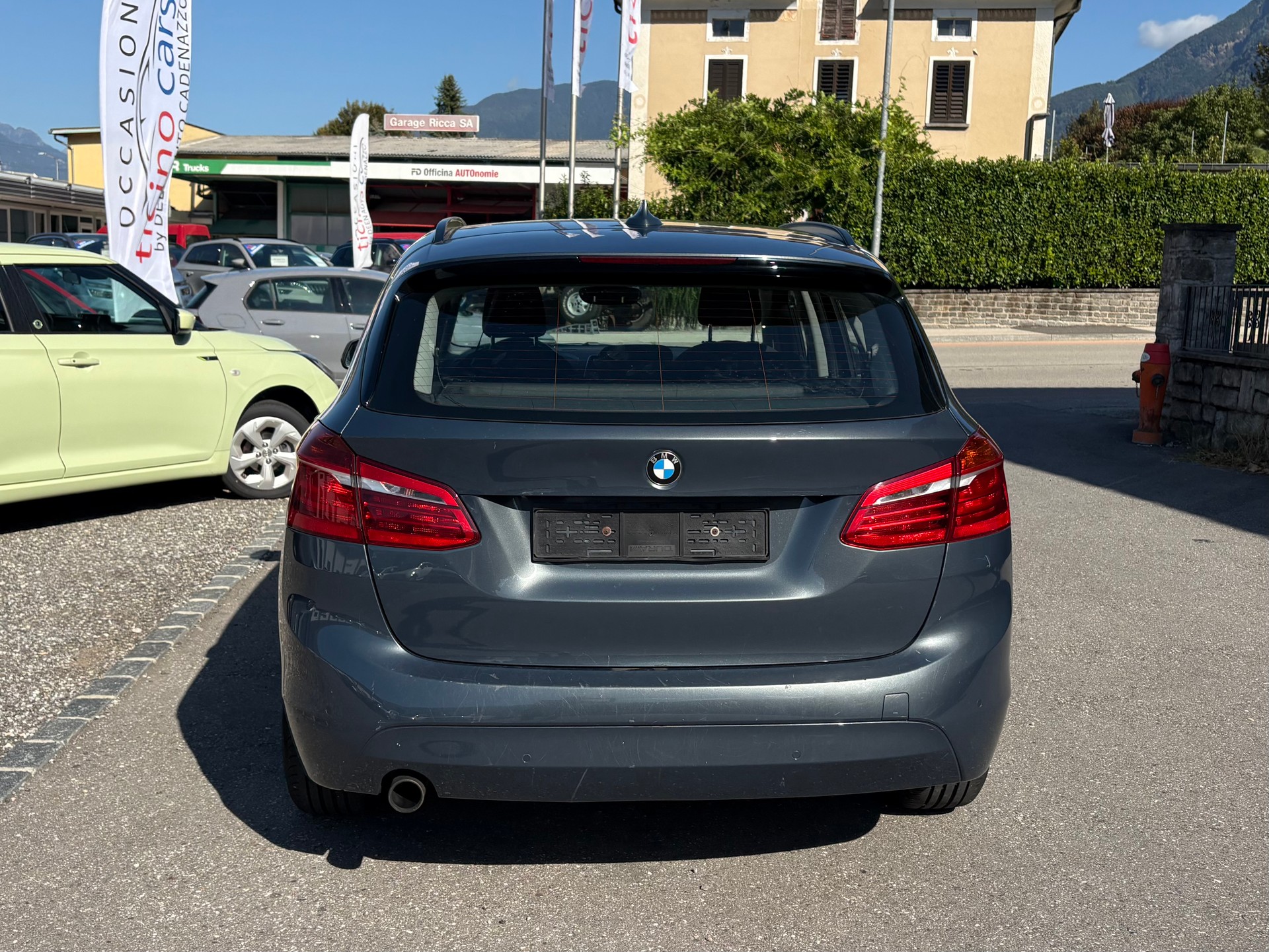 BMW 218i Active Tourer-image-5