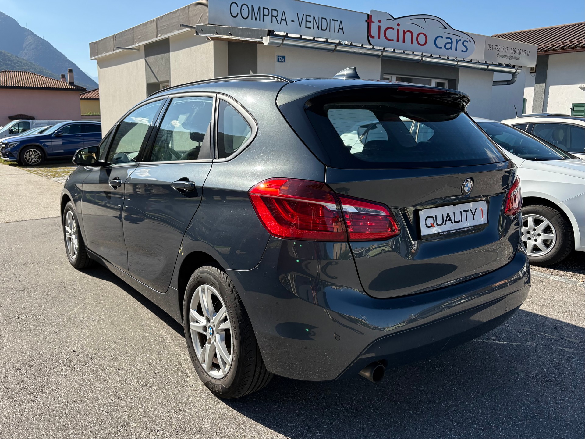 BMW 218i Active Tourer-image-2
