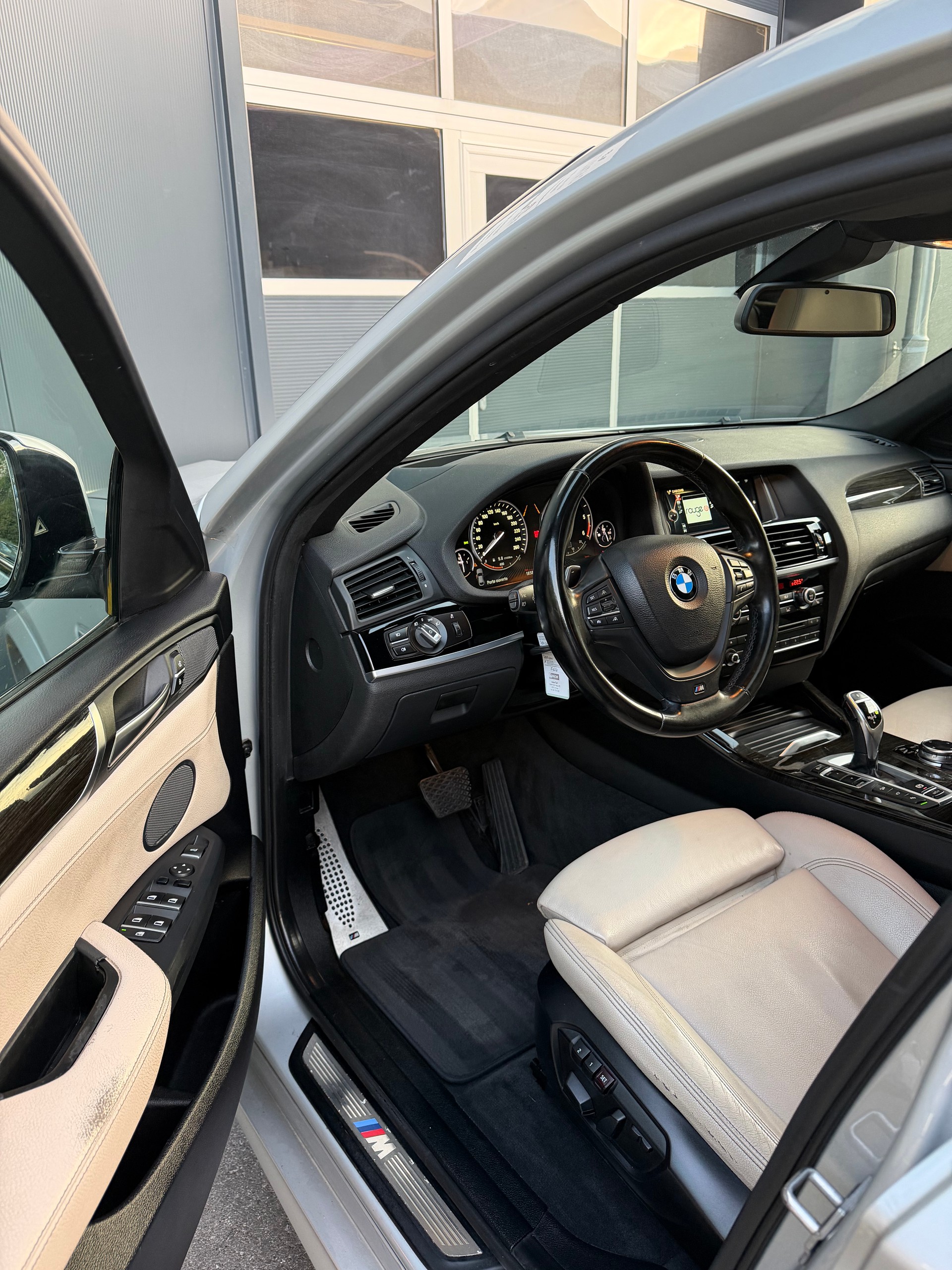 BMW X4 xDrive 35d Pack-M Steptronic-image-12