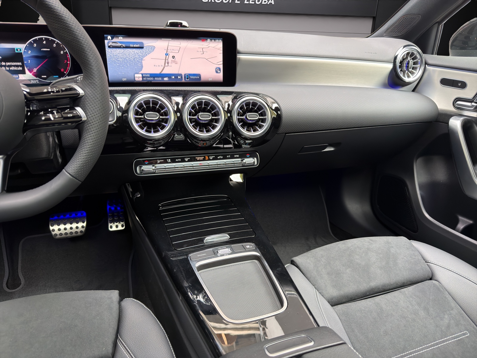 MERCEDES-BENZ A 250 4Matic 8G-DCT-image-12