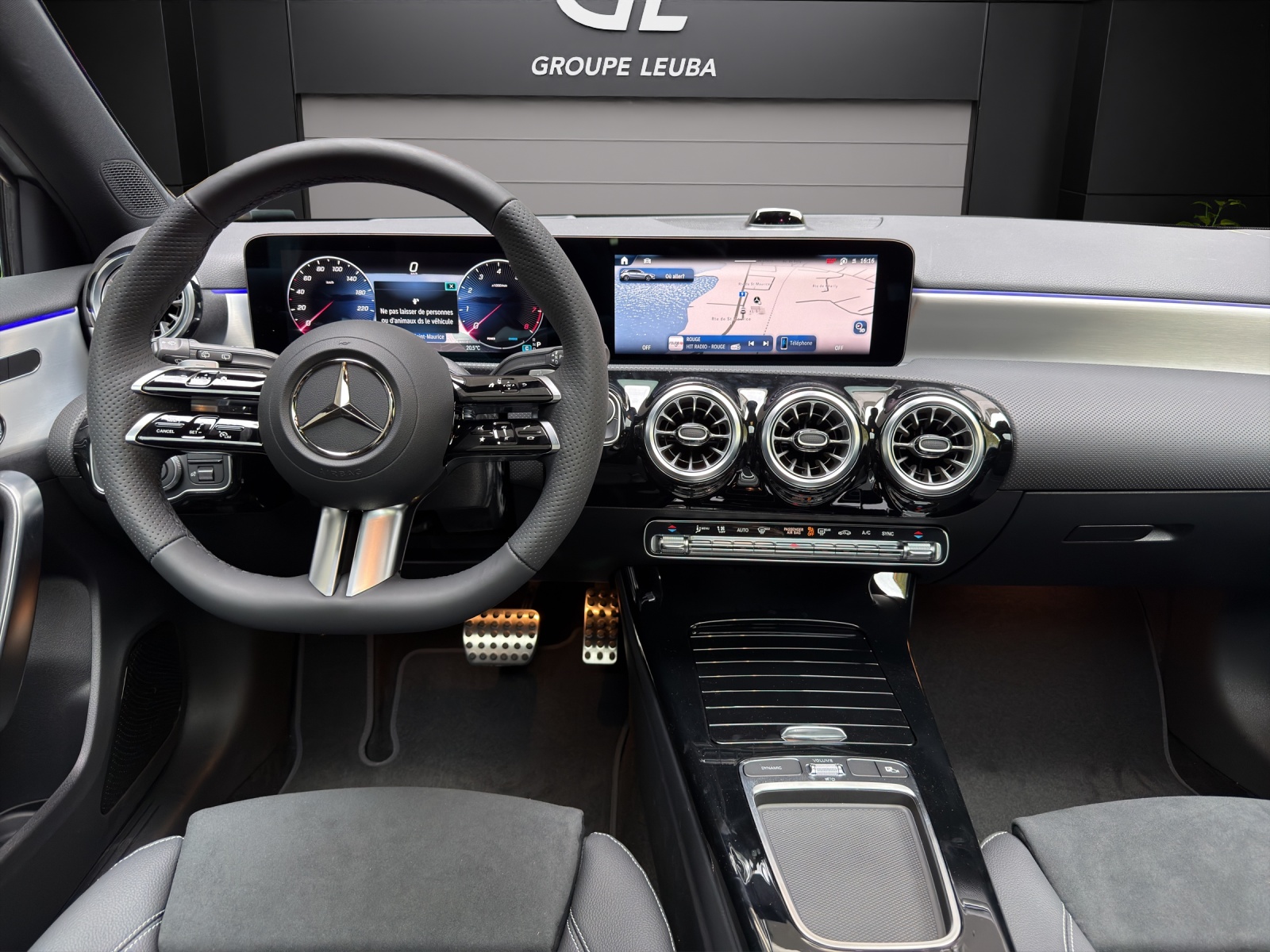 MERCEDES-BENZ A 250 4Matic 8G-DCT-image-11