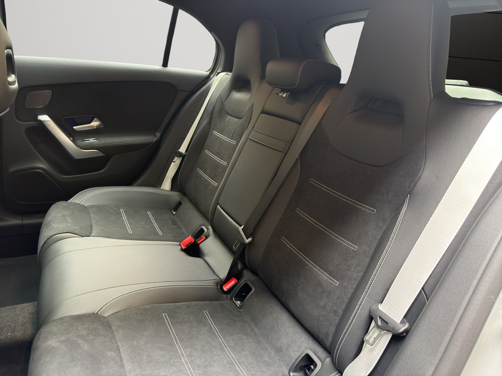 MERCEDES-BENZ A 250 4Matic 8G-DCT-image-10