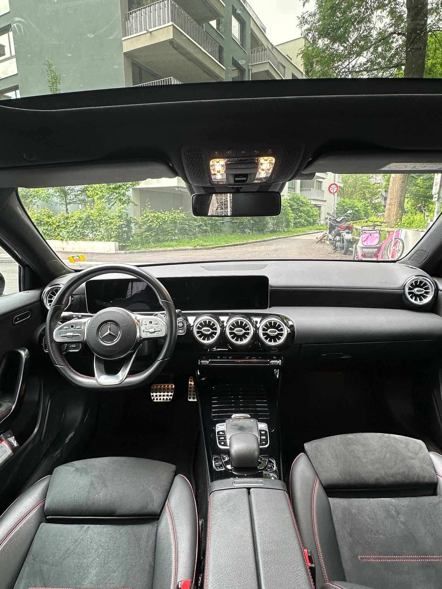 MERCEDES-BENZ A 200 AMG Line-image-4