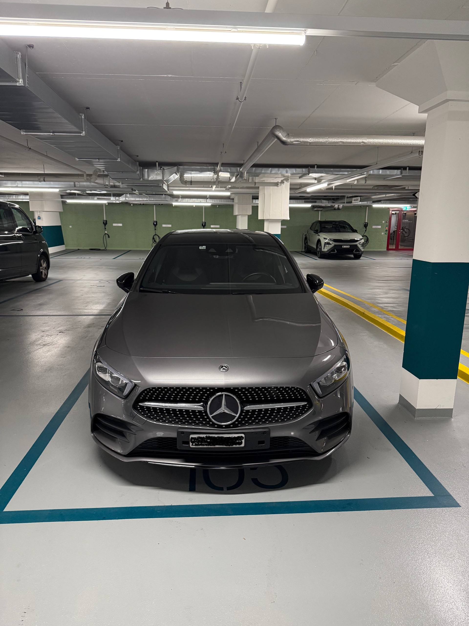 MERCEDES-BENZ A 200 AMG Line-image-1