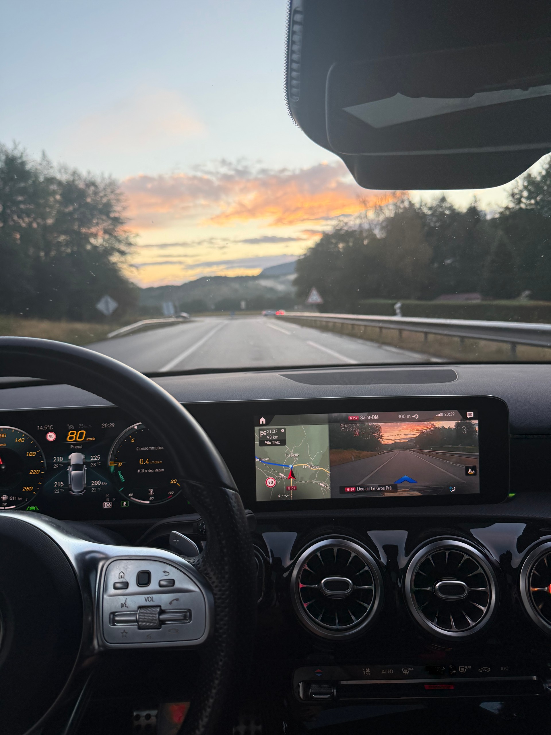 MERCEDES-BENZ A 200 AMG Line-image-5