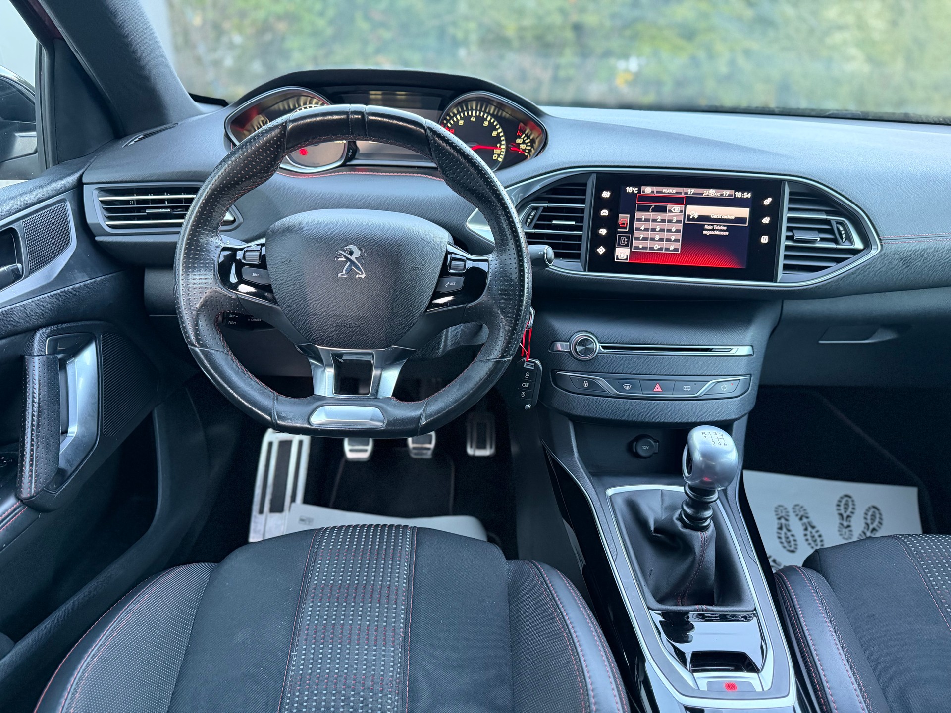 PEUGEOT 308 SW 1.2 THP GT Line-image-8