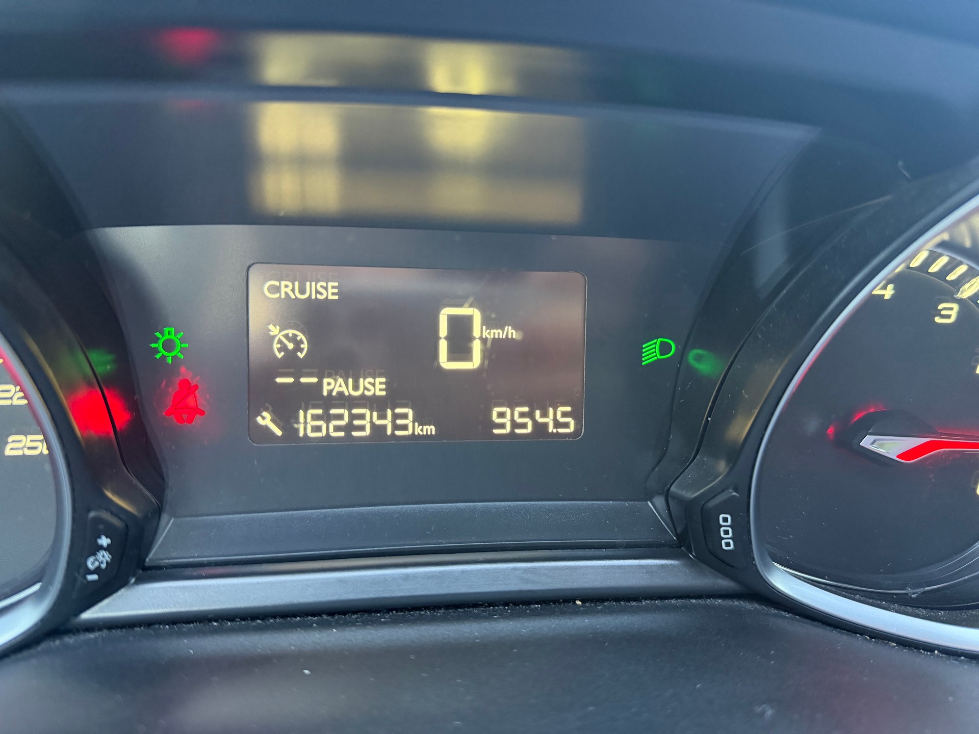 PEUGEOT 308 SW 1.2 THP GT Line-image-11