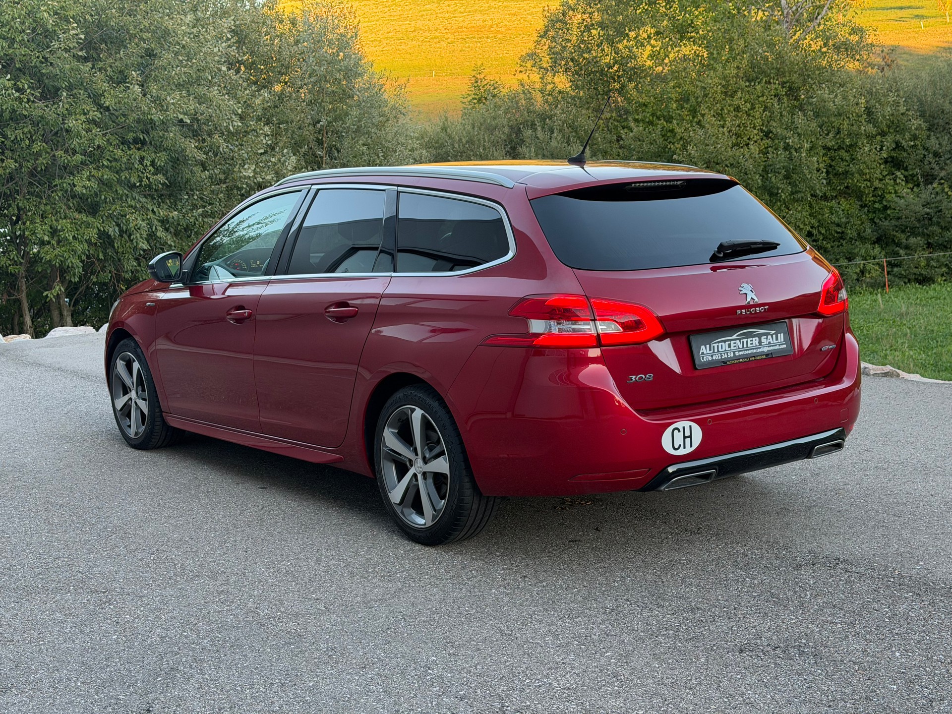 PEUGEOT 308 SW 1.2 THP GT Line-image-6