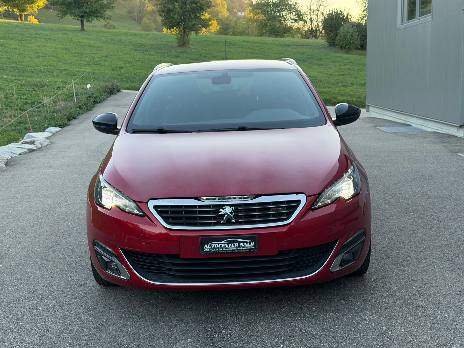 PEUGEOT 308 SW 1.2 THP GT Line-image-2