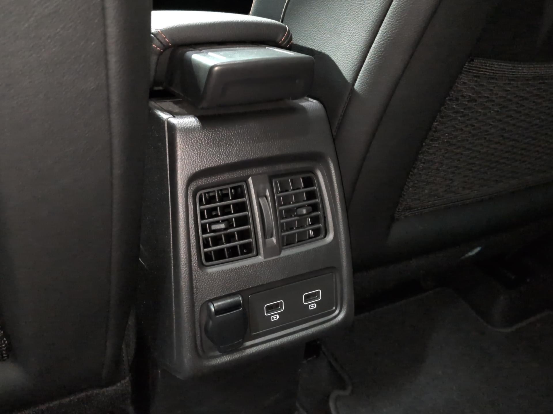 RENAULT Captur 1.3 TCe EDC Initiale Paris-image-20