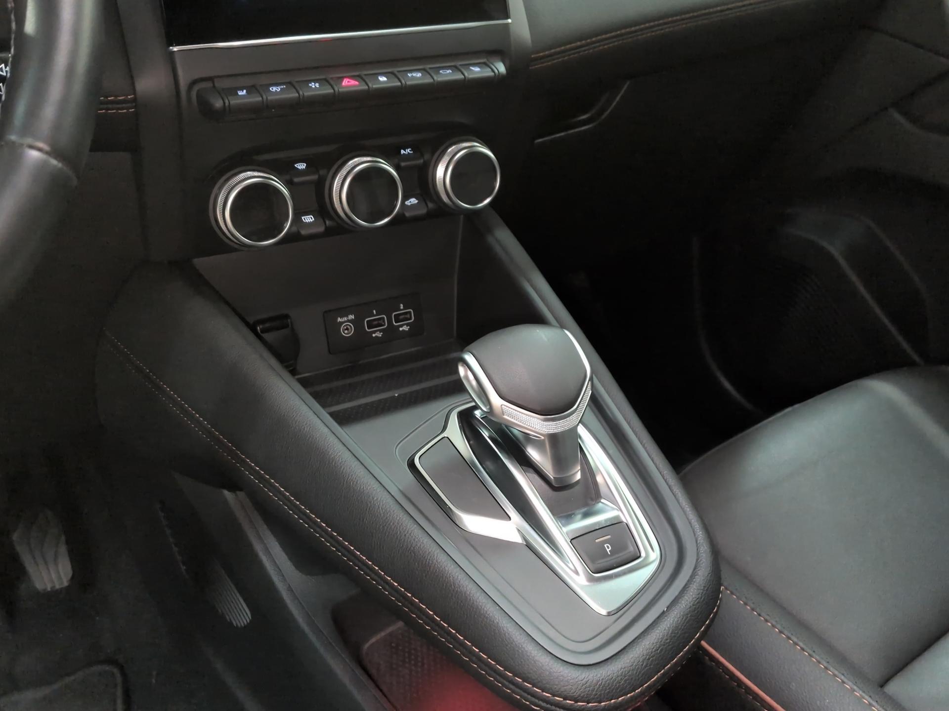 RENAULT Captur 1.3 TCe EDC Initiale Paris-image-11