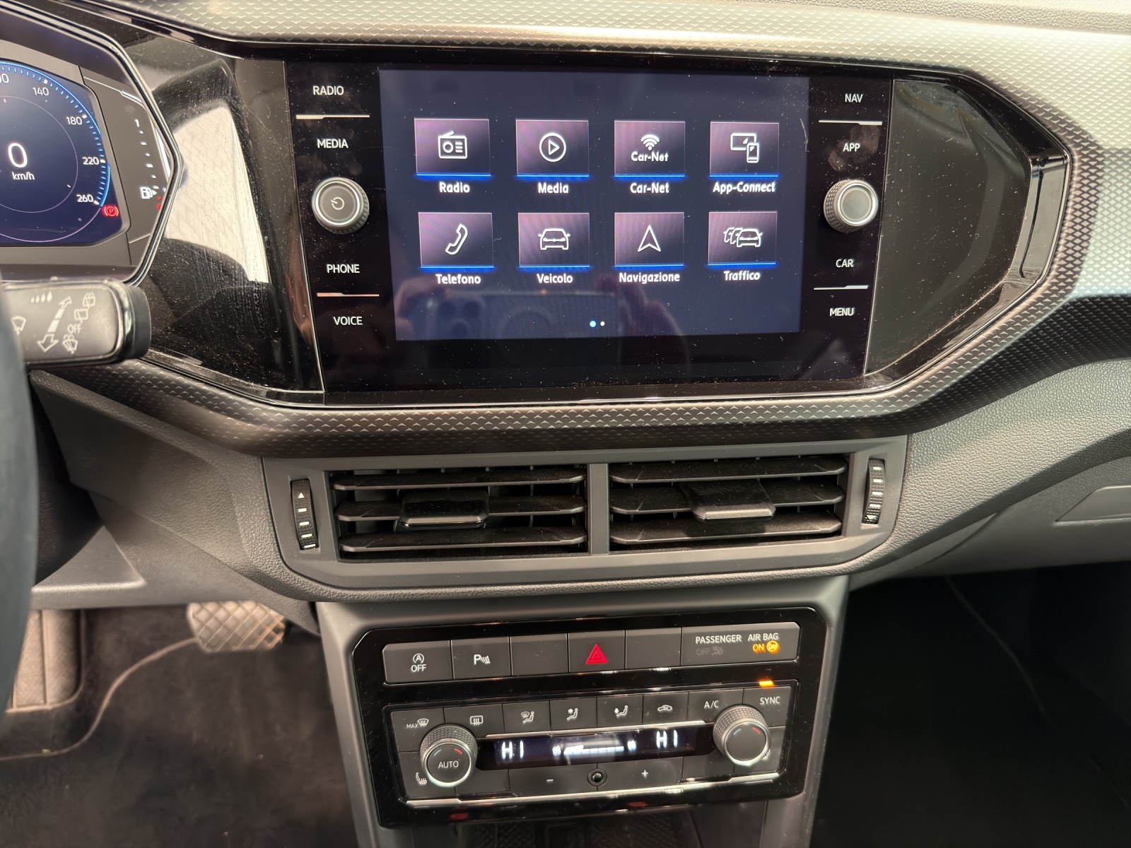 VW T-Cross 1.0 TSI Life DSG-image-10